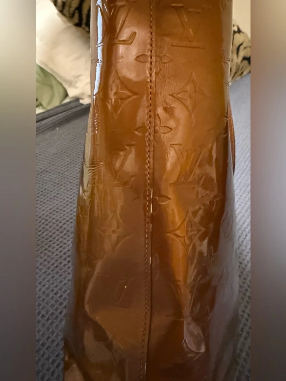 Louis Vuitton Monogram Vernis Reade MM - with original dust cover. Pre-loved.